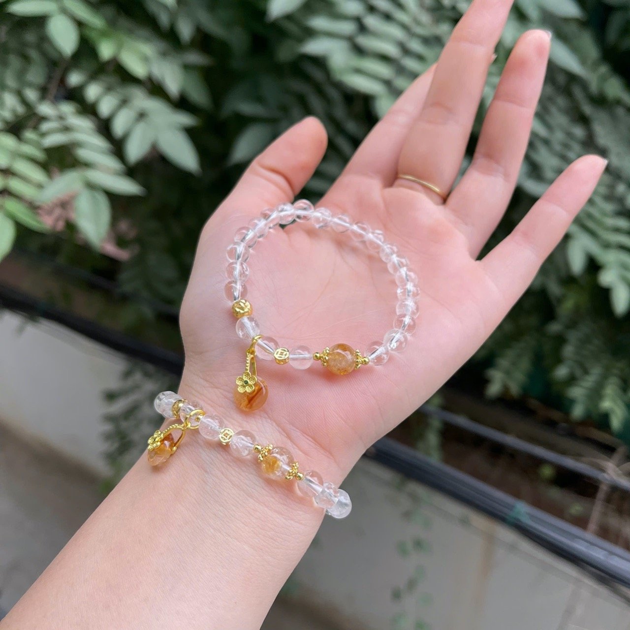 Vòng Tay Thạch Anh Trắng Mix Đồng Điếu – Charm Titan Cao Cấp ✨